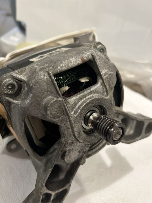 Motor, curea si placa de baza Whirlpool AWE 6516