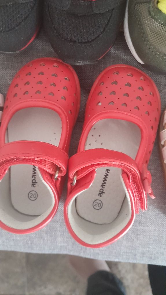 Pantofi fetite roșii