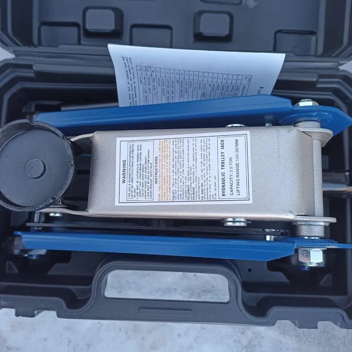 Домкрат подкатной  и 2.5.тонны