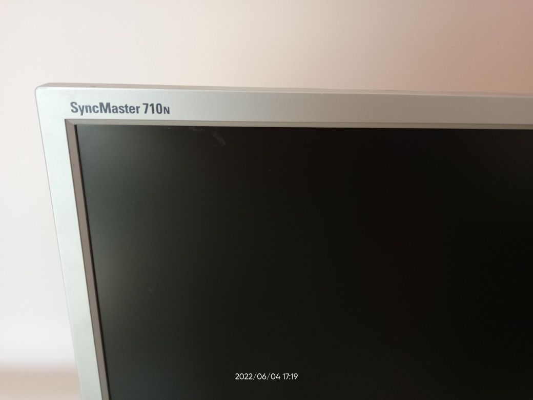 Samsung 710 N монитoр