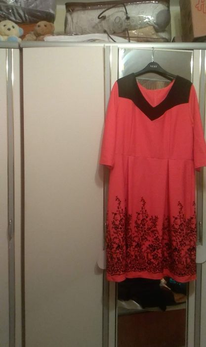 Rochii de ocazie și costume.