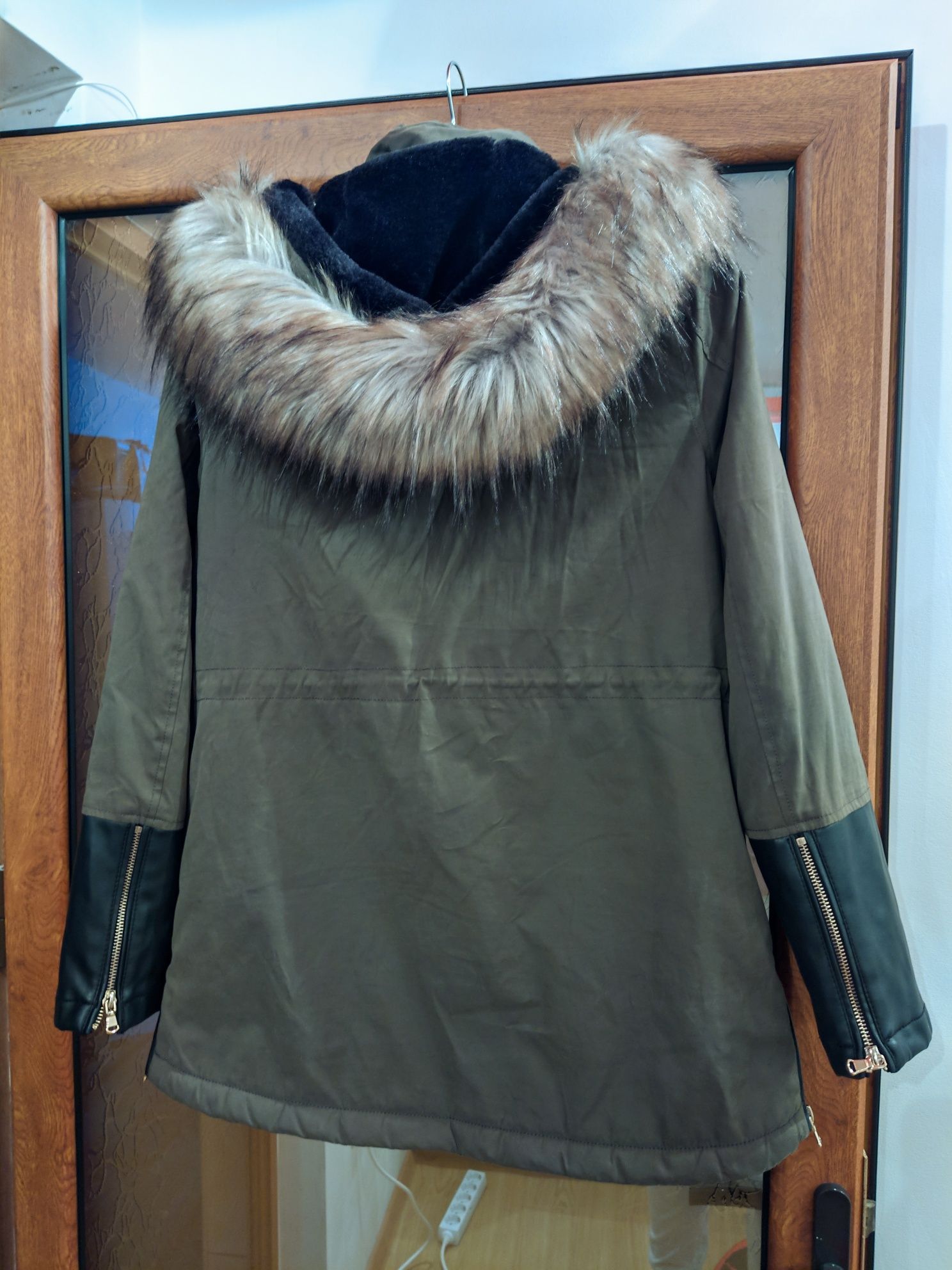 Geaca parka Stradivarius mărimea S