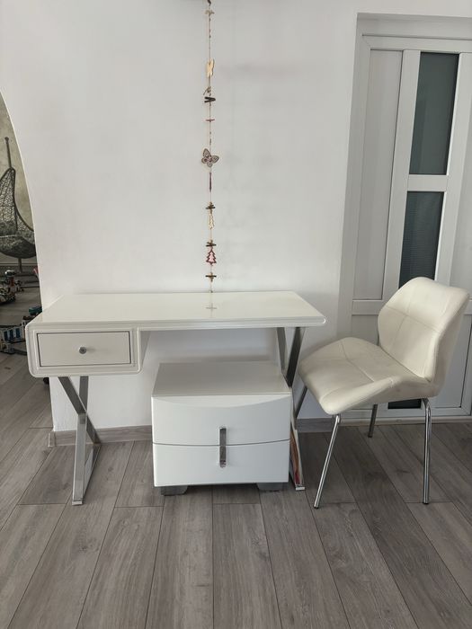 Set Masa de machiaj/Birou, noptiera si scaun