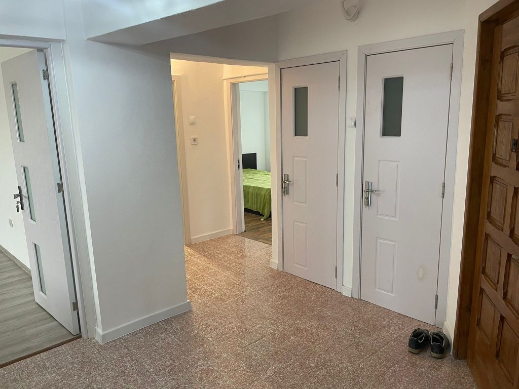 Apartament 3 camere de închiriat. Targoviste, zona centrala, Sindicate