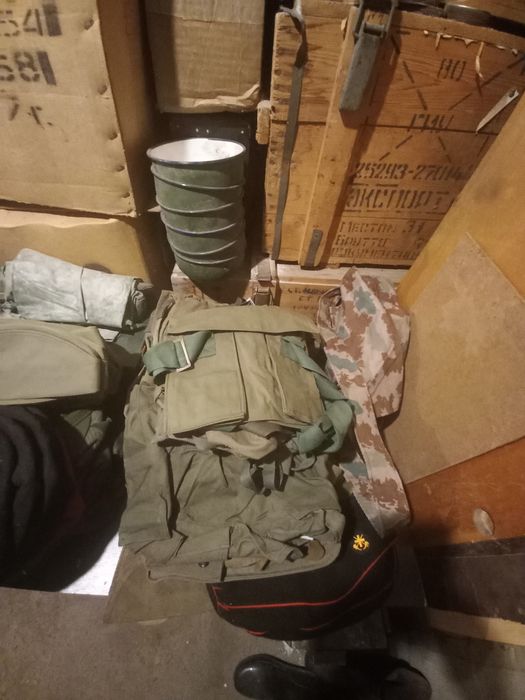 Военна видове маска каска и военна много други оригинал