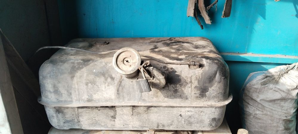 Продам бензобак на ЗИЛ в хорошем состоянии