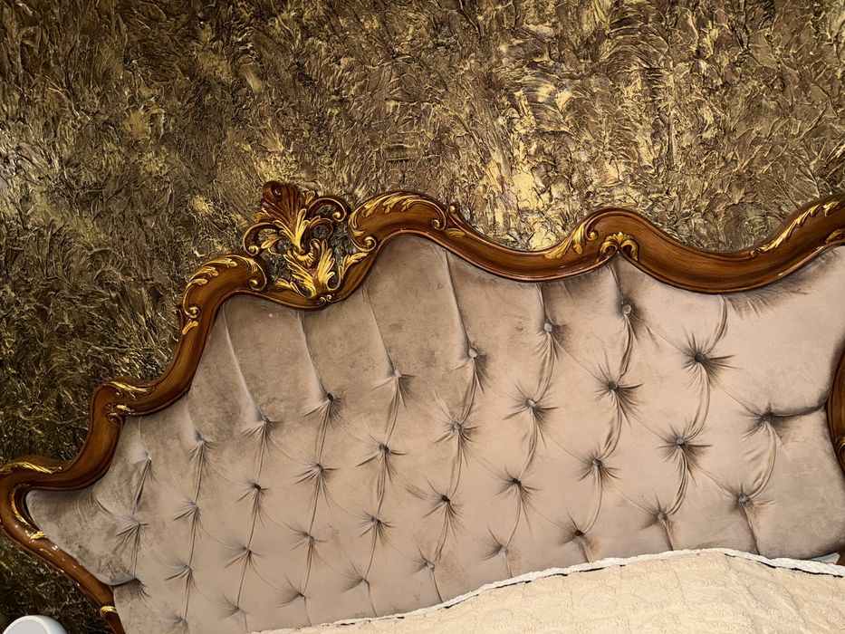 Луксозна спалня с две нощни шкафчета + матрак