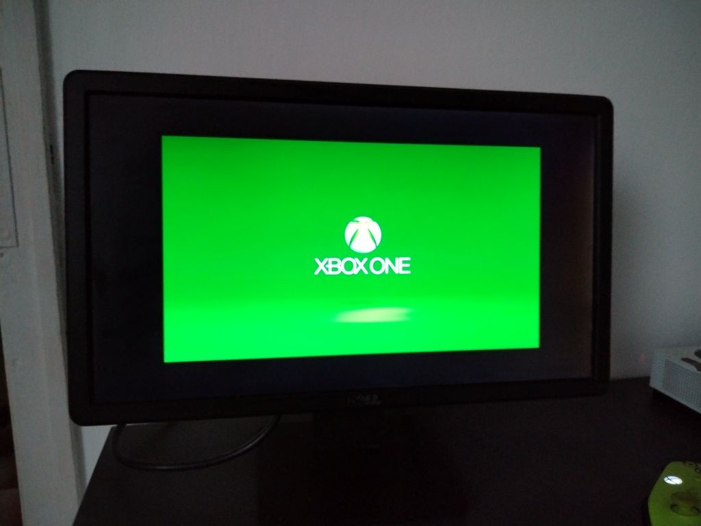 Xbox one s с 2 игри