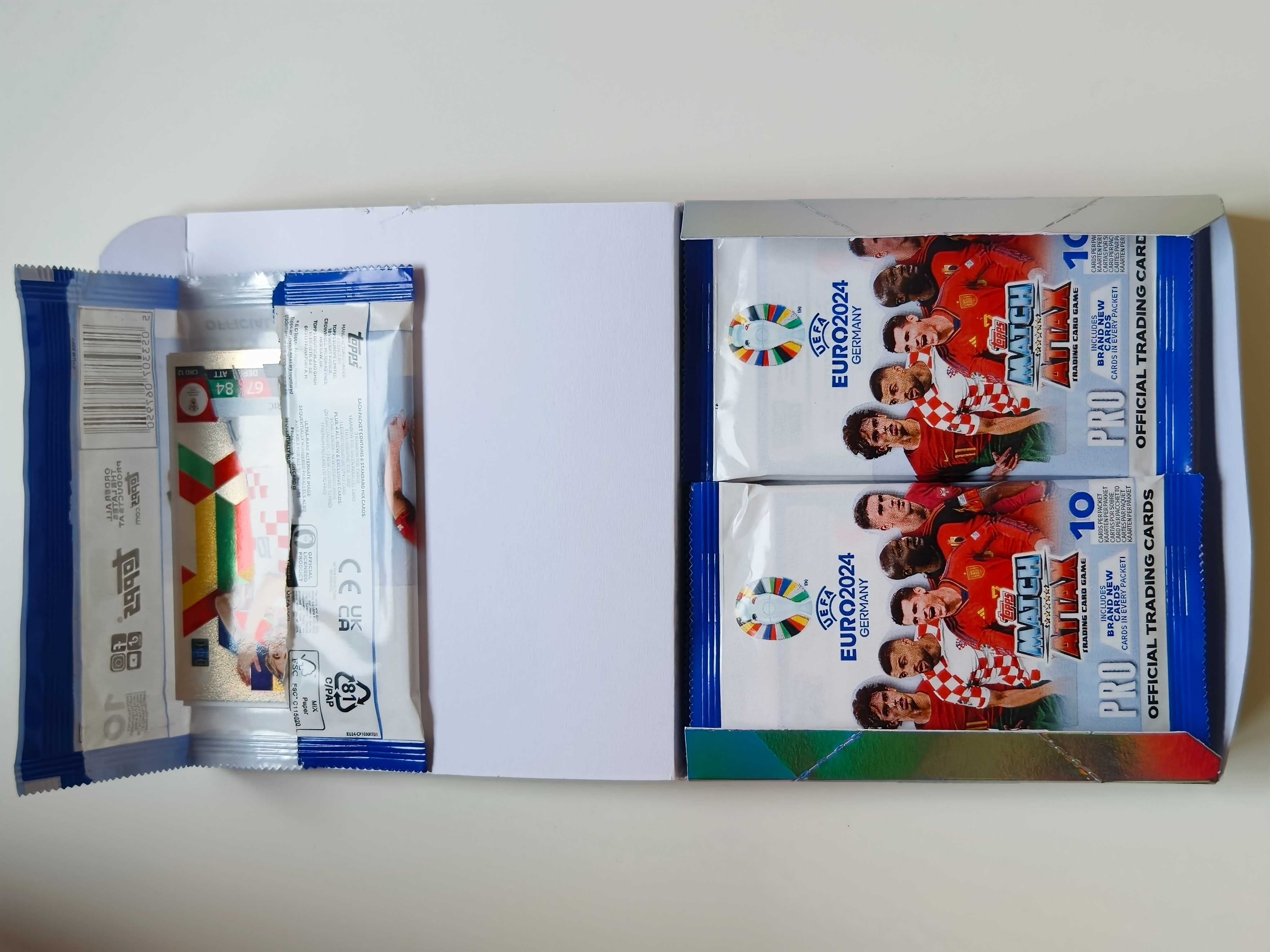 Кутия с 50 карти Topps Match Attax Euro 2024 Premium отворена