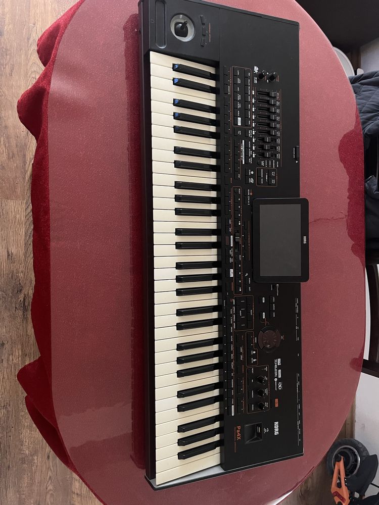 Продавам Korg PA4X 61