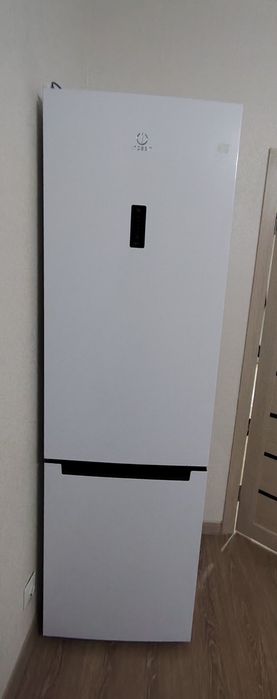 Продам Холодильник Indesit в отличном состоянии, район Нура, самовывоз