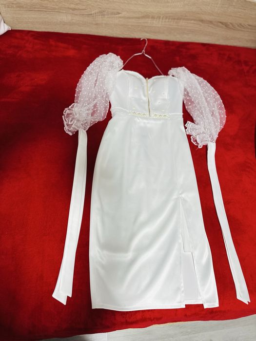 Vand Rochie de stare civila realizata pe comanda