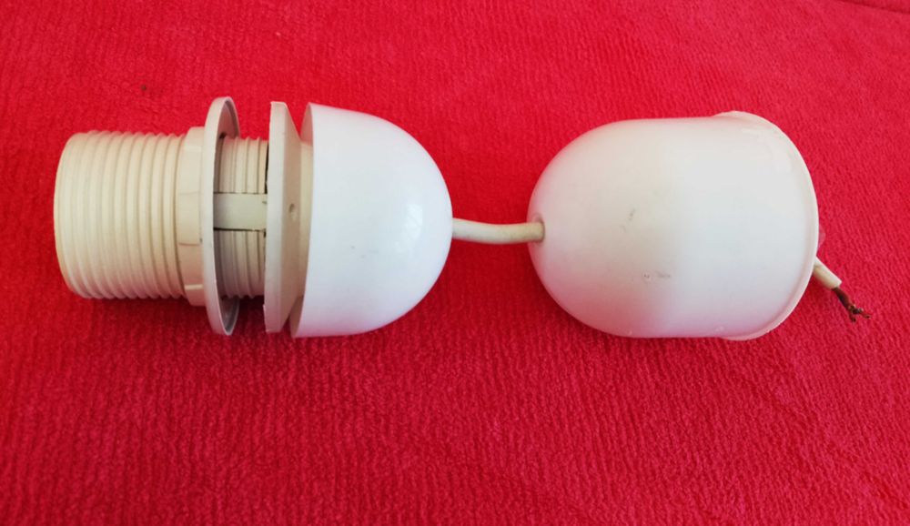 Осветителни тела.Двата пендела за общо 20лв.Чисто НОВИ.