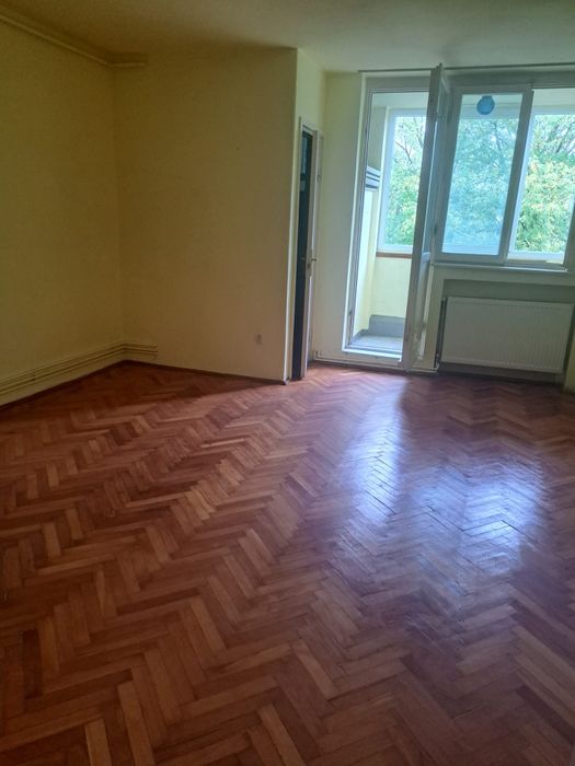 Garsoniera de vânzare