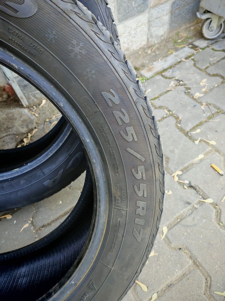 vând 2 buc anvelope de iarnă Debica Frigo HP2 225/55 R17  rulate foart