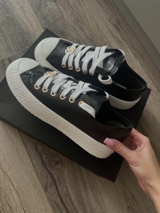 Обувки Chanel black swan