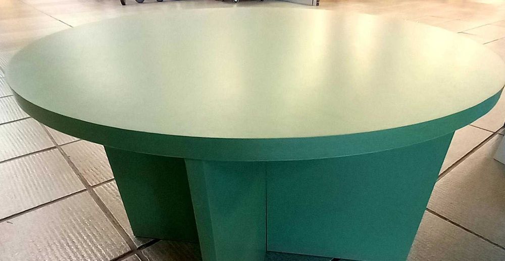 Зелена кръгла масичка Прибори Етажерка за колекционер Оливерник