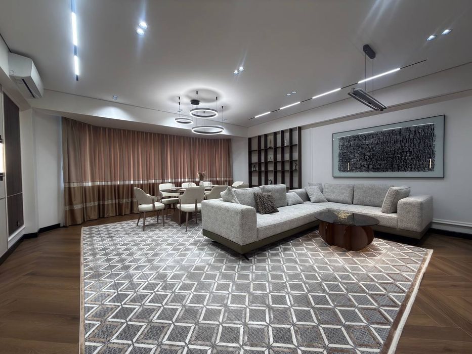 Алайский Ц-2 продается 4х комнатная 171м² авторский ремонт