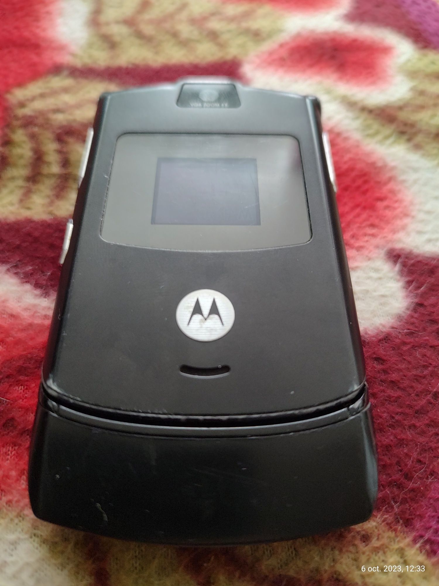 Motorola RAZR V3 liber rețea.