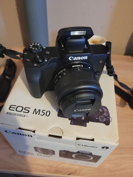 Canon EOS M50 + obiectiv EF-M 15-45mm IS STM
