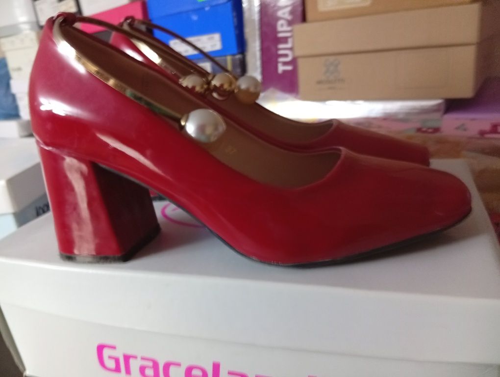 Pantofi eleganti