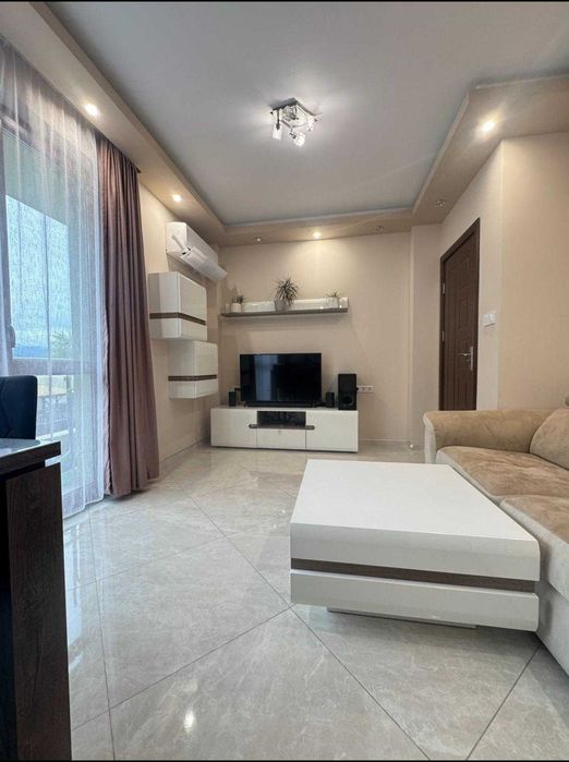 Продава се Тристаен апартамент в Пловдив, Христо Смирненски - 90 кв.м за 1945 €/кв.м - Снимка #11