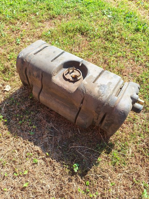 Vând rezervor iveco daily