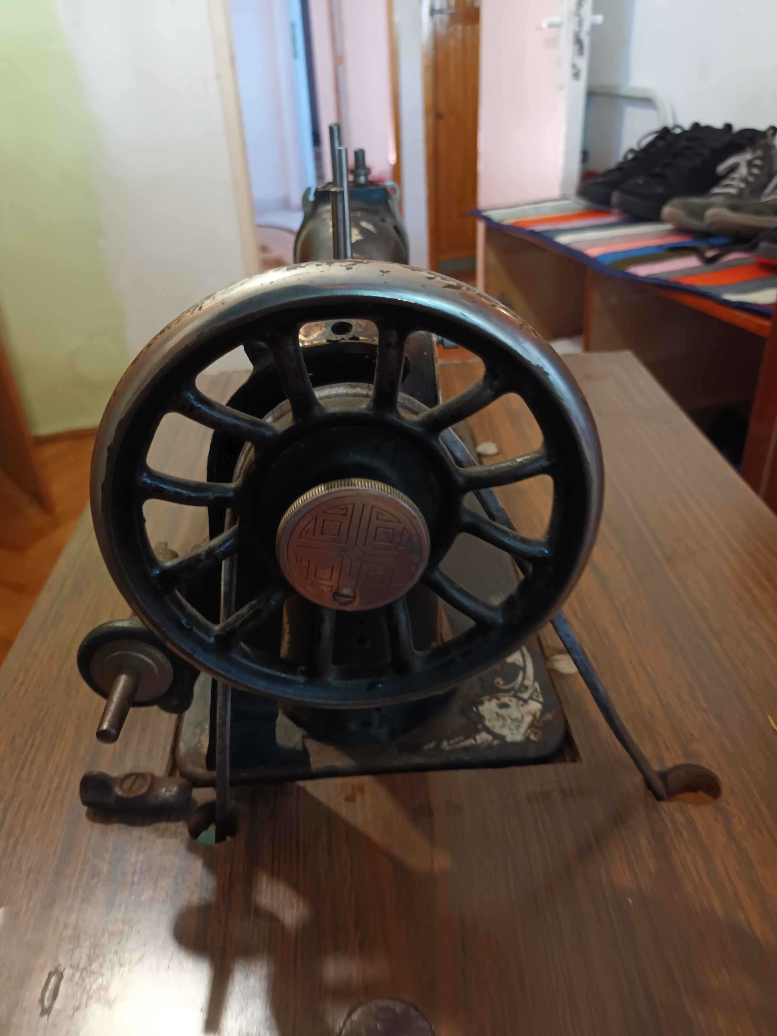 Mașină de cusut NAUMANN (Vintage/Veche) 2826974 FUNCTIONABILA !!