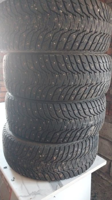 Продам резина на 235/ 45 /18