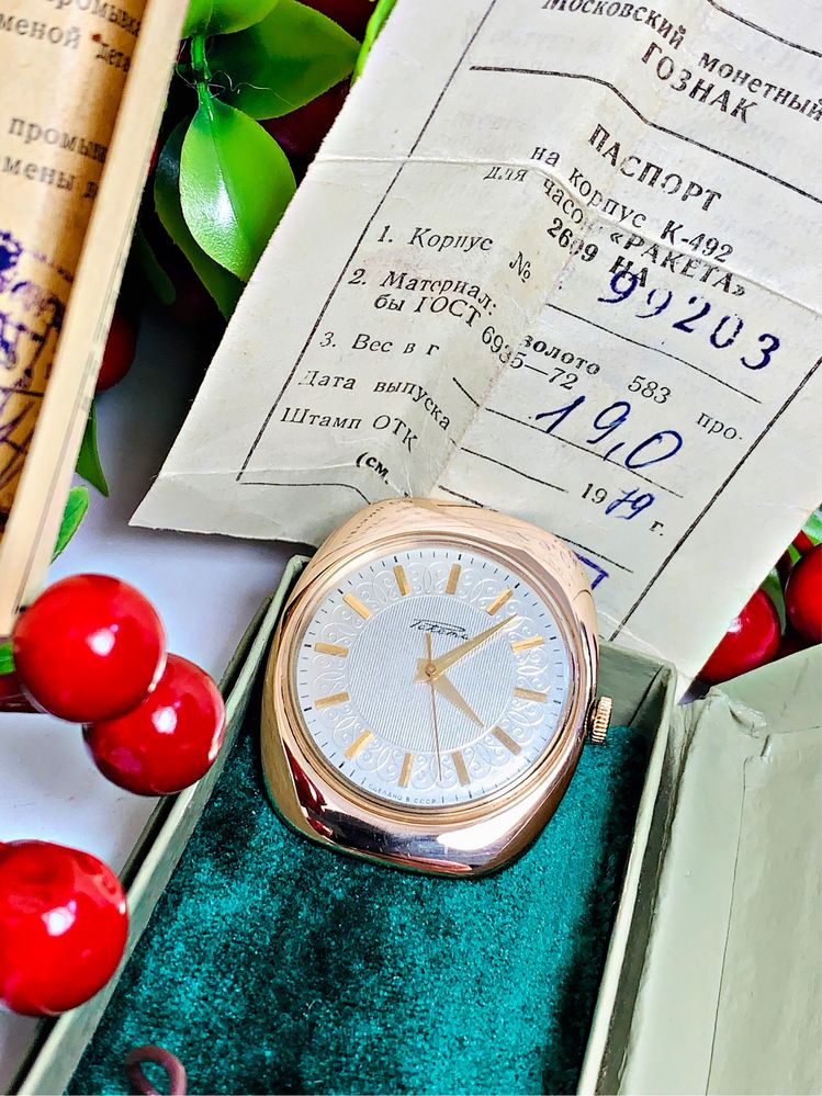 Одни из самых редких золотых часов марки РАКЕТА "Ажурная"