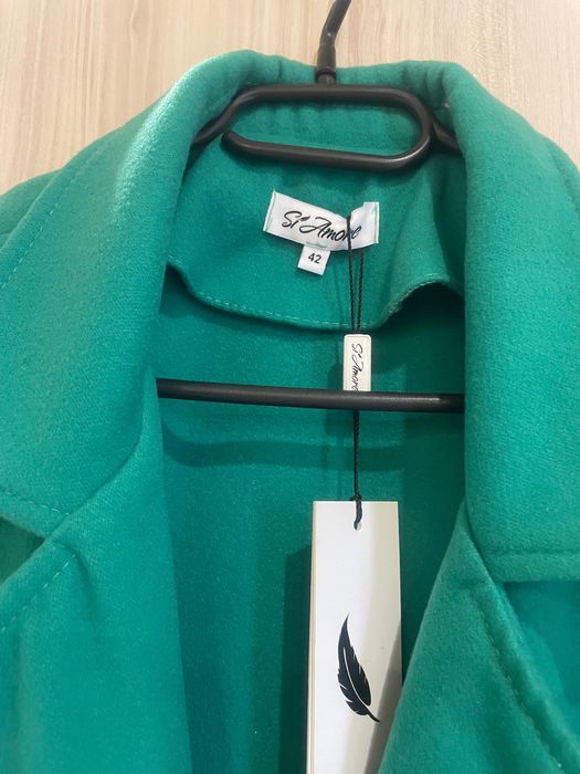 Прекрасен чисто нов зелен елек с коланче и странични цепки