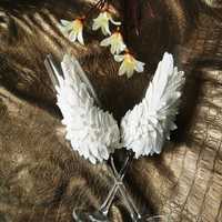 Set pahare nunta. Decorate cu figurina în forma de aripa de înger.
