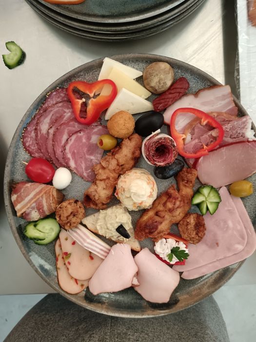 Inchiriem cort evenimente