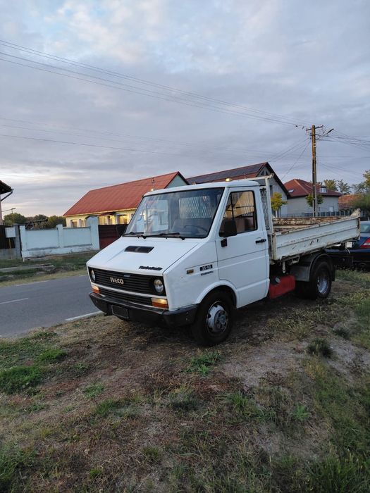 Iveco Daily - Basculabil pe cutie in 3 parti - Fara rugina, Italia