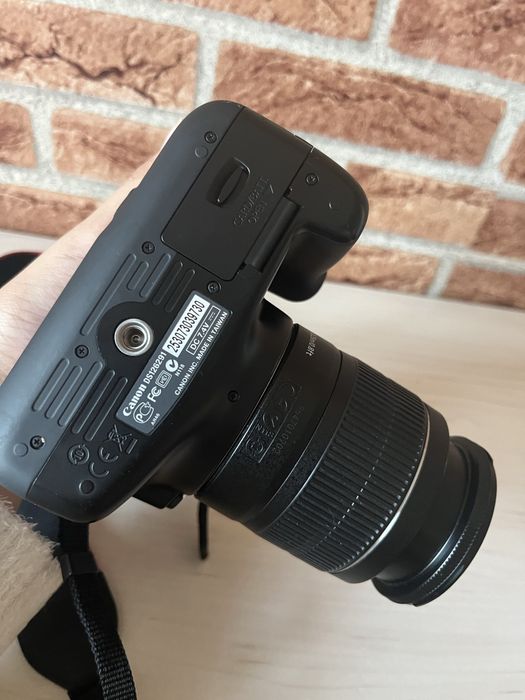 Aparat foto Canon EOS 1100D