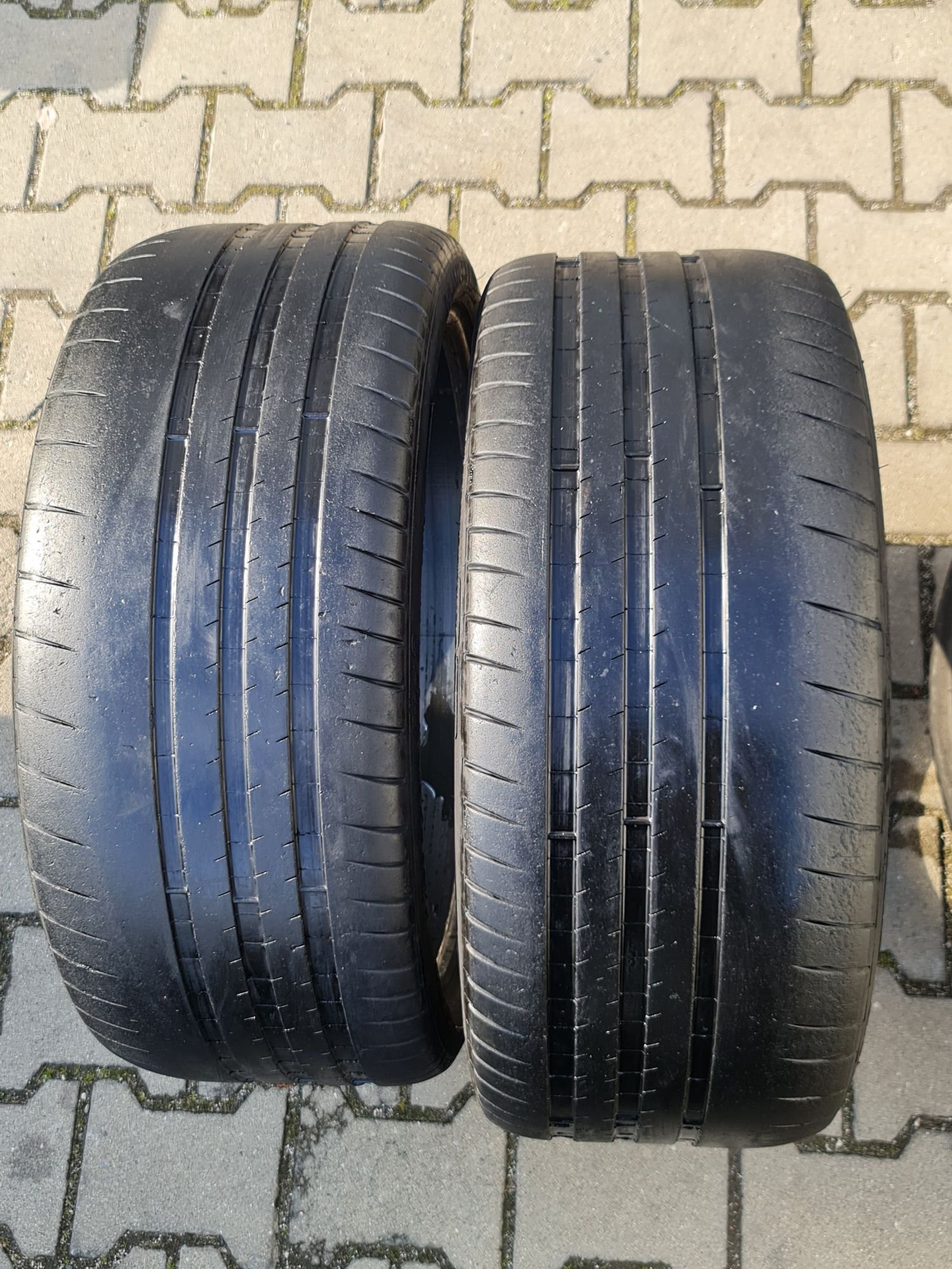 245 35 20 Michelin