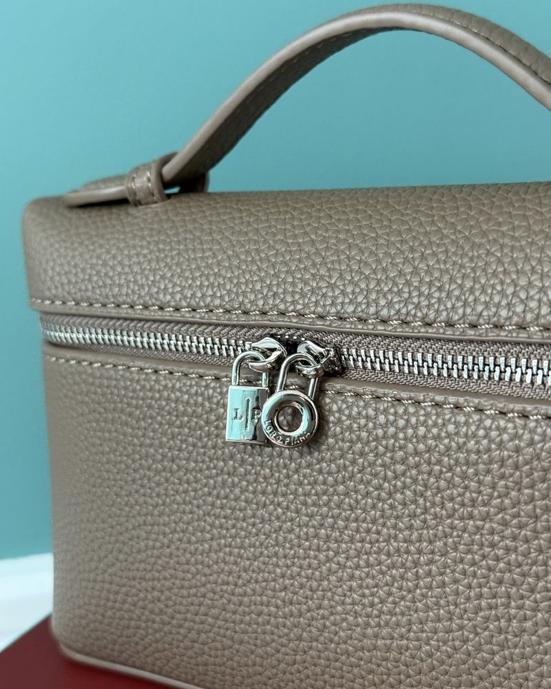 Loro Piana Extra Pocket L19 дамска чанта