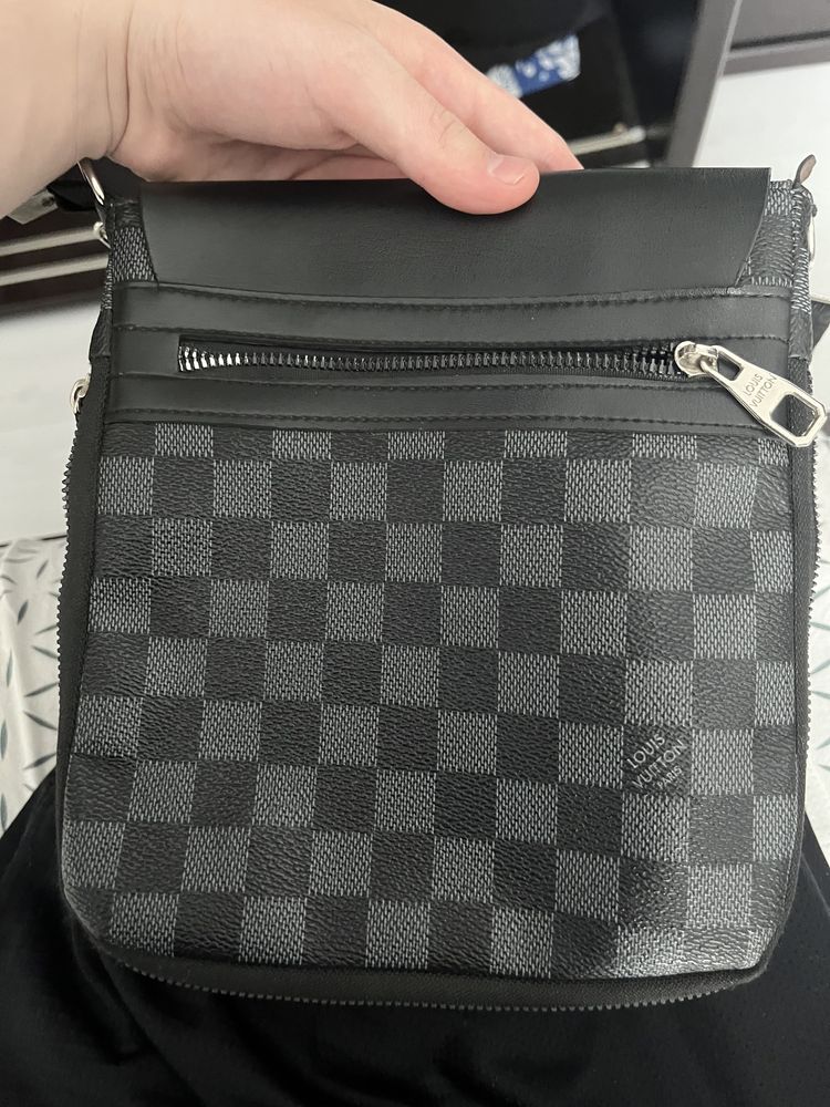 Vand Borseta Louis Vuitton(URGENT!)