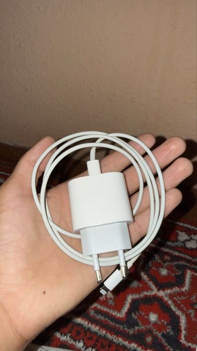Iphone zaryatchik sotladi holati ideal aybi yok umuman garak bolsa tel