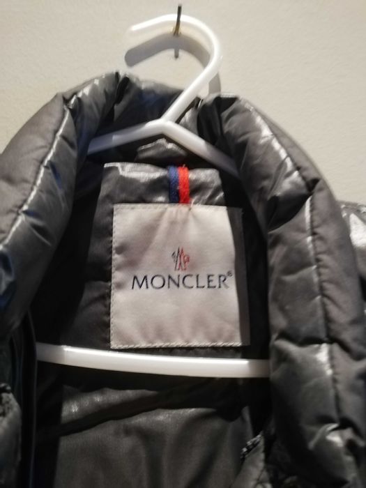 Vesta. Moncler original, pt 5 ani, unisex.
