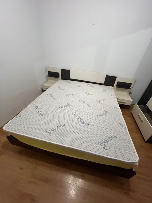 Запазена спалня с нощни шкафчета и гардероб + скрин