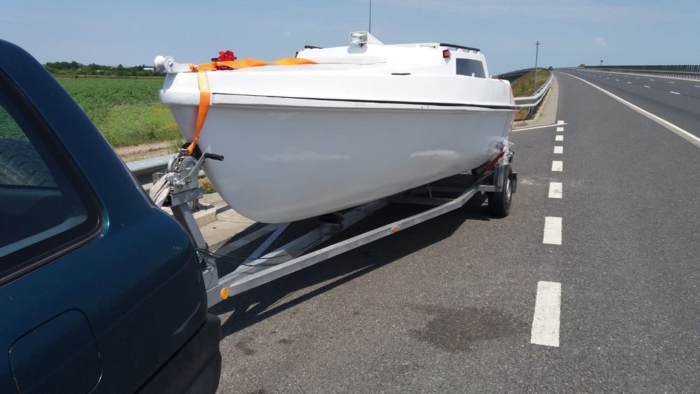 Vand barca cu motor si peridoc