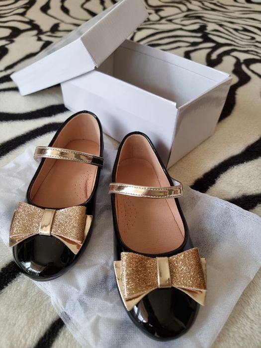 Детски официални обувки в черно НОВИ