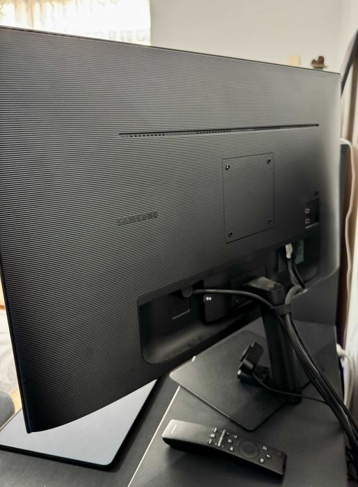 Vand monitor Samsung M7 4K