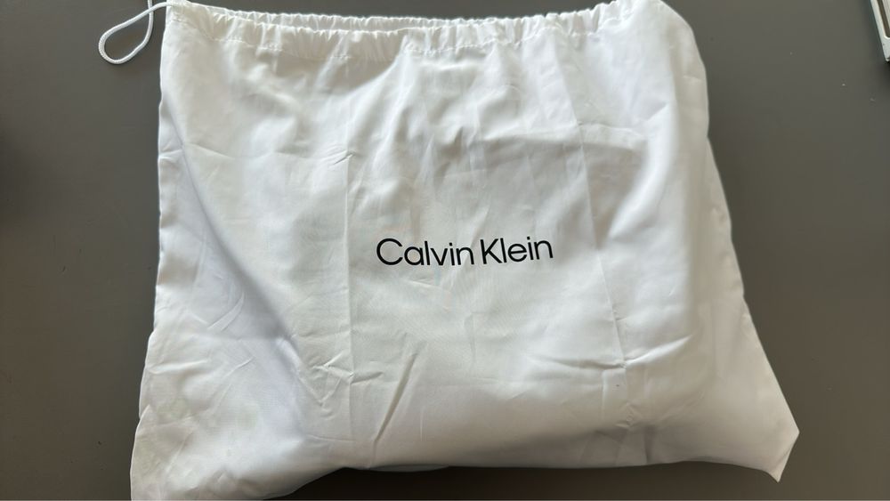 Дамска чанта Calvin Klein