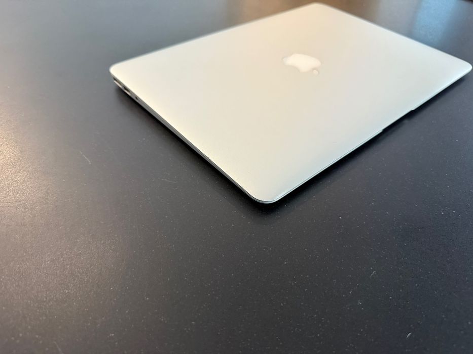 Macbook Air A1466 (2015) macOS Sonoma 13 inch 8GB Ram 128 GB storge
