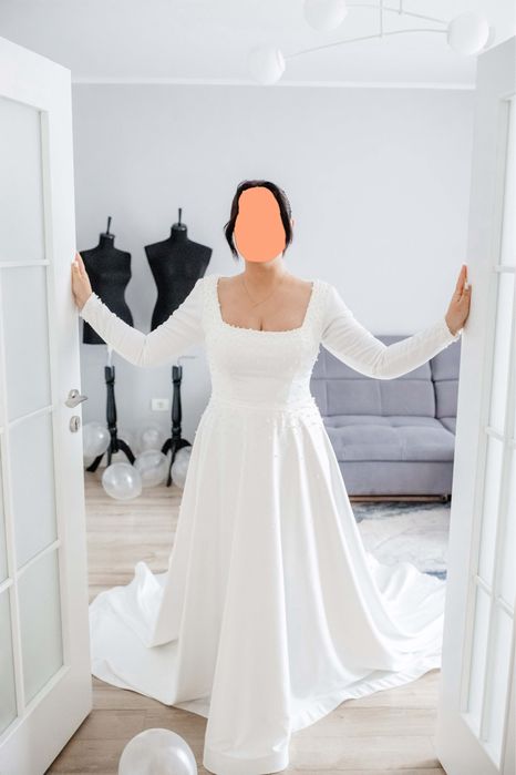 Rochie mireasa cu perle si trena + voal lung