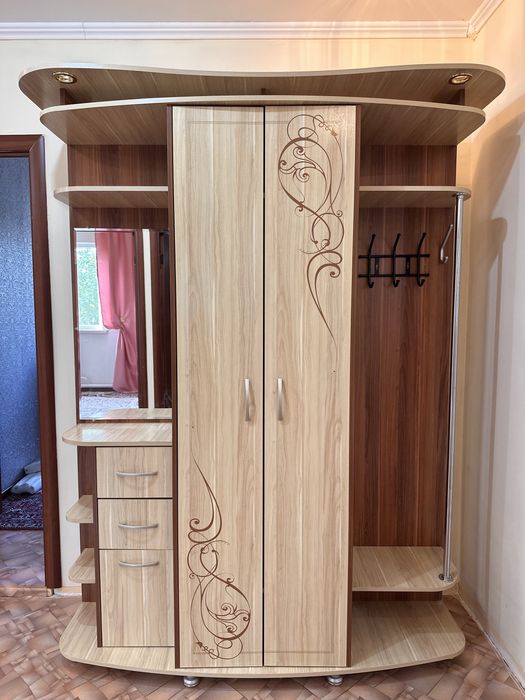 Шкаф для прихожий, состояние отличное