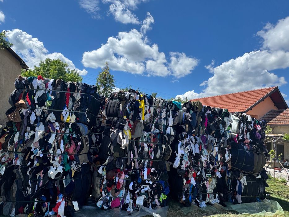 Продавам палета със дрехи. 500кг дрехи микс за 70лв.