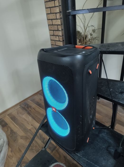 Boxa JBL Party box 100, f putin folosita
